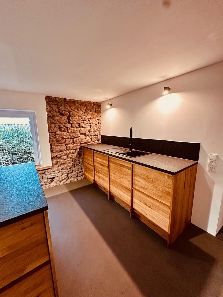 Küchenzeile mit Waschbecken aus Eiche